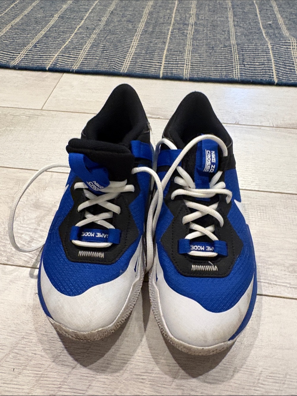Nike size 5,5 boys basketball sneakers